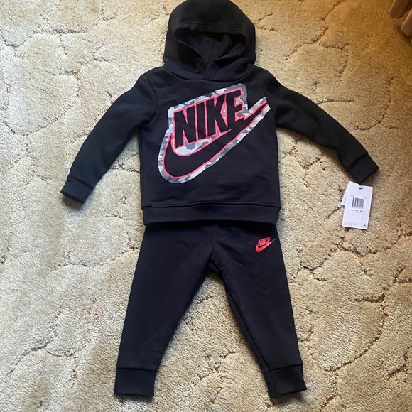 NWT Nike Toddler Black and Red Tracksuit - Picture 1 of 11